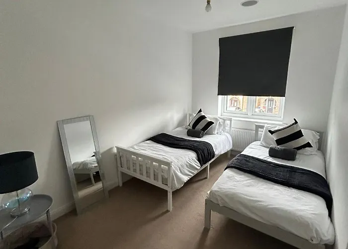 Two Bed Town Centre Ipswich Apartment Contractor Stays Leisure And Travel