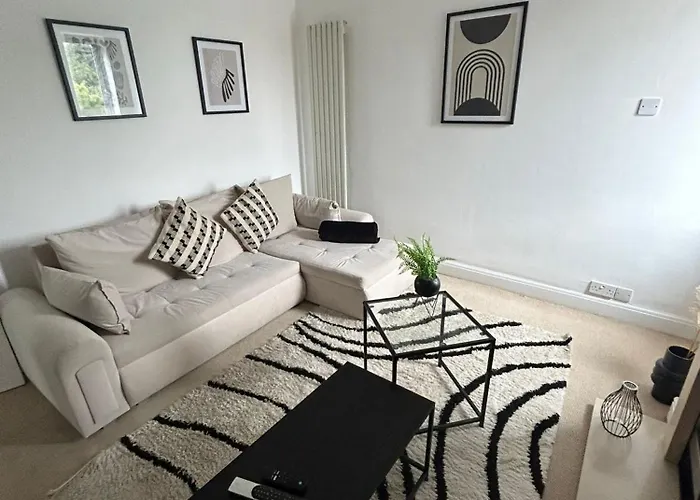Two Bed Town Centre Ipswich Apartment Contractor Stays Leisure And Travel
