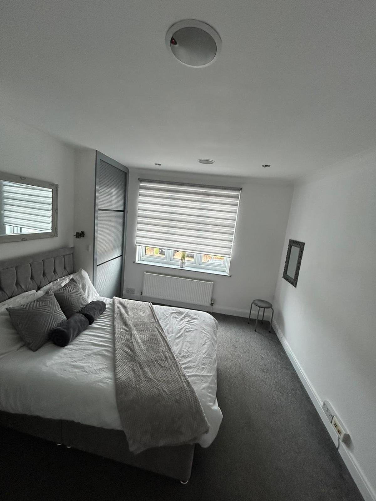 Two Bed Town Centre Contractor Leisure And Travel